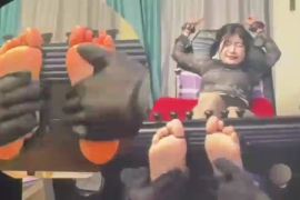 Q309tk挠脚心_202647203614